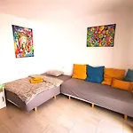 Daire Abajo, Casa