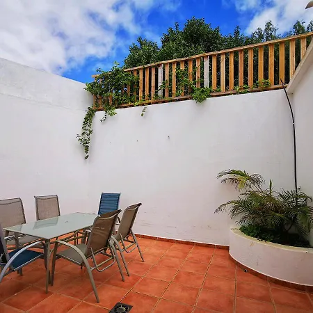 Abajo, Casa Apartment La Costa